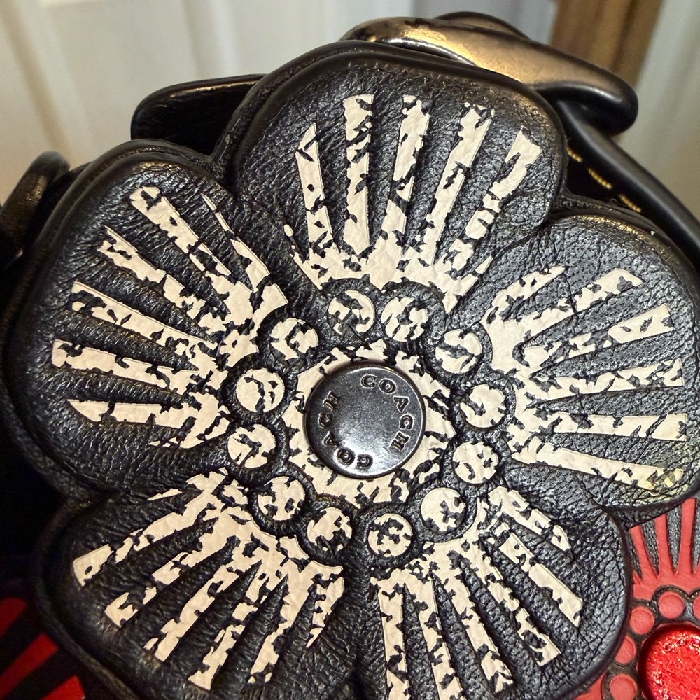 Coach Tea Rose Appliqué Leather Saddle Bag/Floral Crossbody/Black - Picture 7 of 15